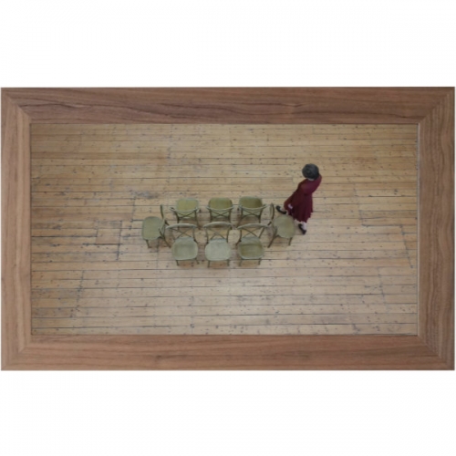 Wait to be seated | fragment | loop; monitor, player, notenhouten doos; 51 x 32 x 19 cm; 2026