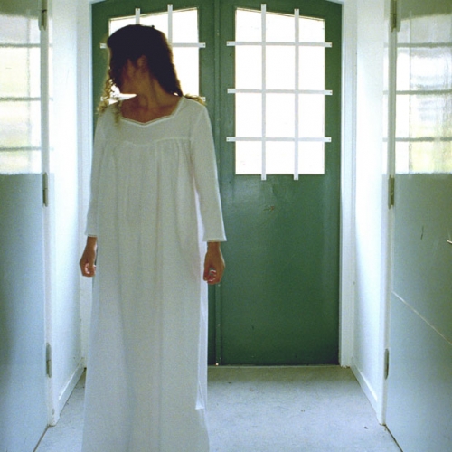 Woman in a white dress | print; Zweden 2002